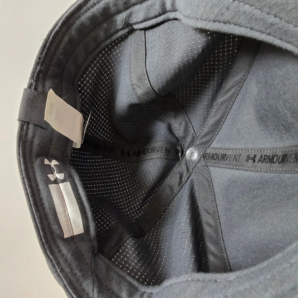 Under Armour Armourvent Baseball Cap Youth YSM/YMD Gray‎ Logo Performance Hat